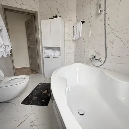 New 3br For 5 - Big Bathtub & Elevator Lägenhet